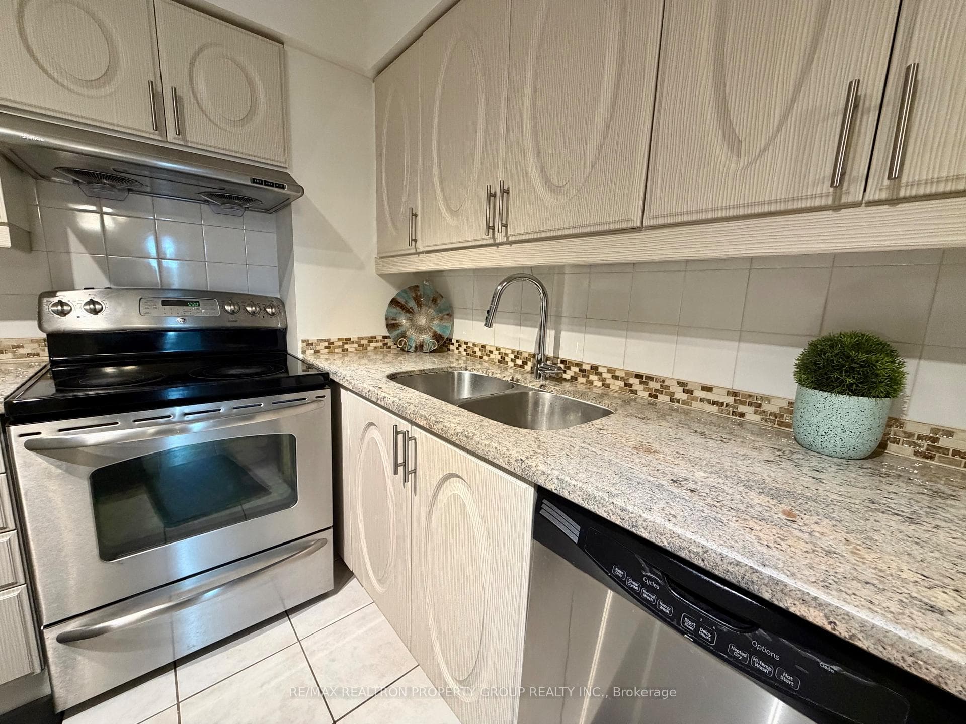 68 Corporate Drive Unit 225 photo 29