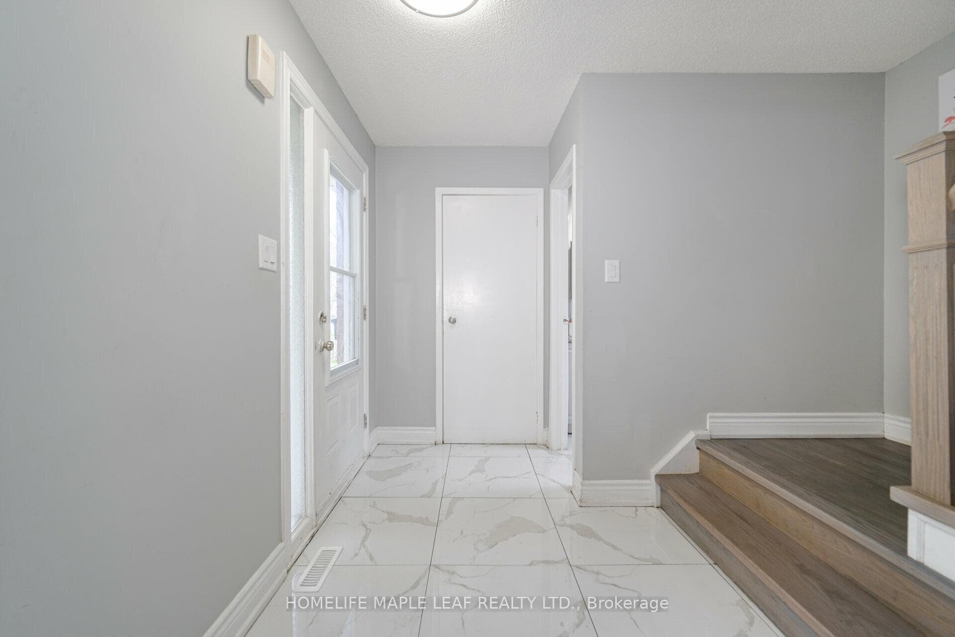 44 MOZART Crescent photo 4