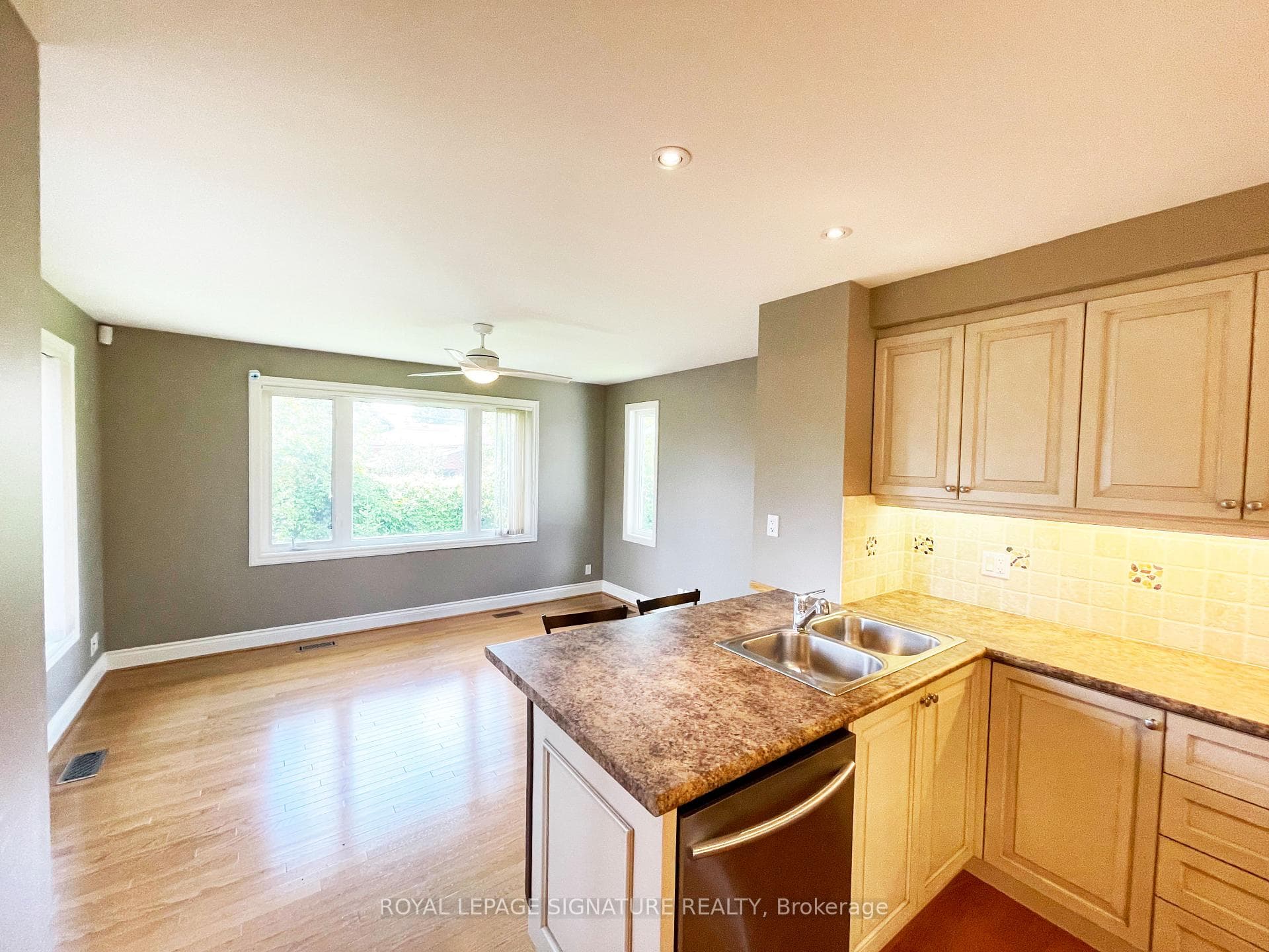 48 carsbrooke Road photo 10
