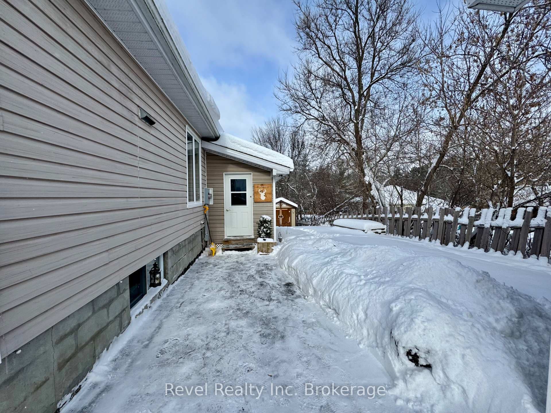 361 Louis Street photo 34