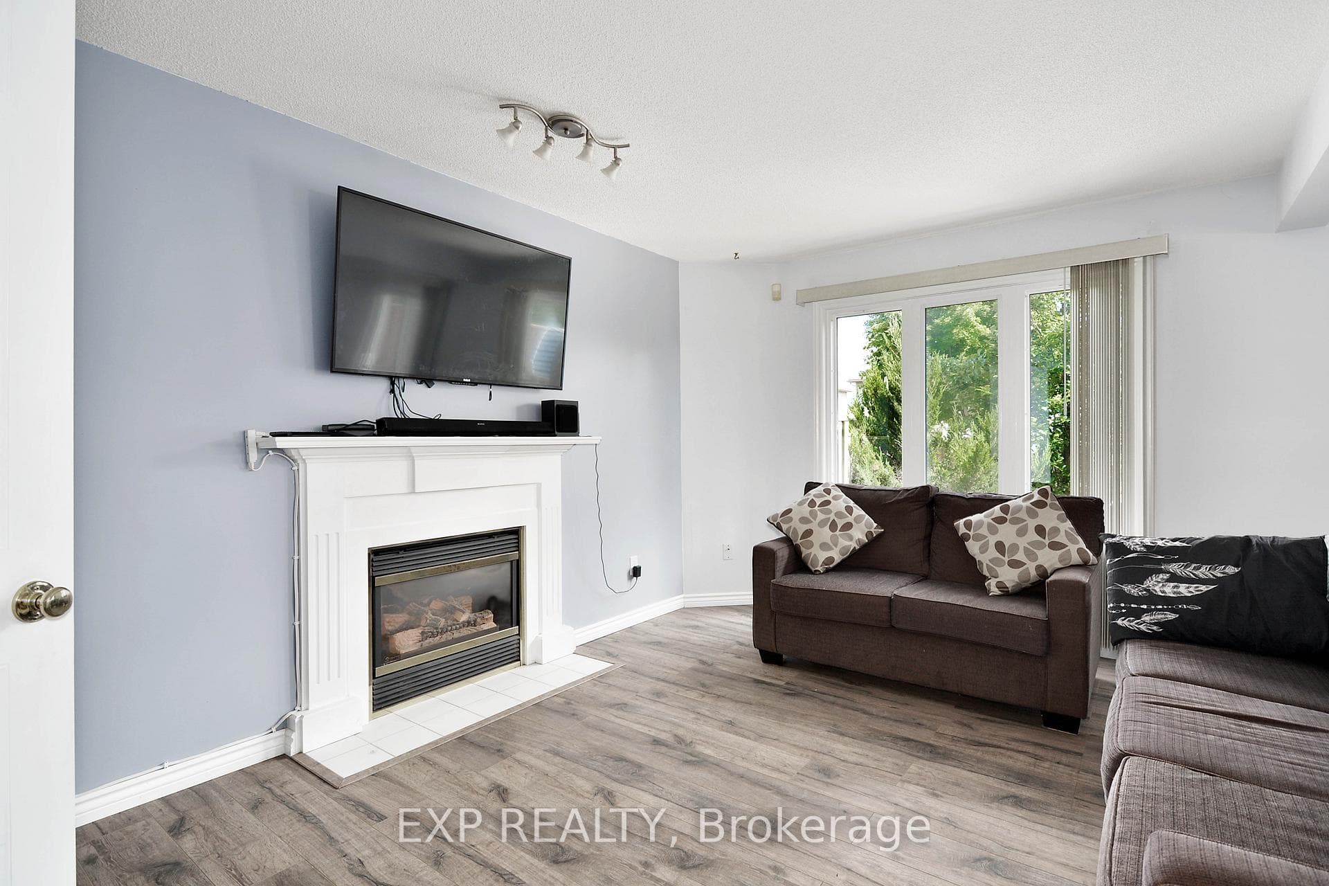 99 Edgevalley Road Unit 30 photo 6