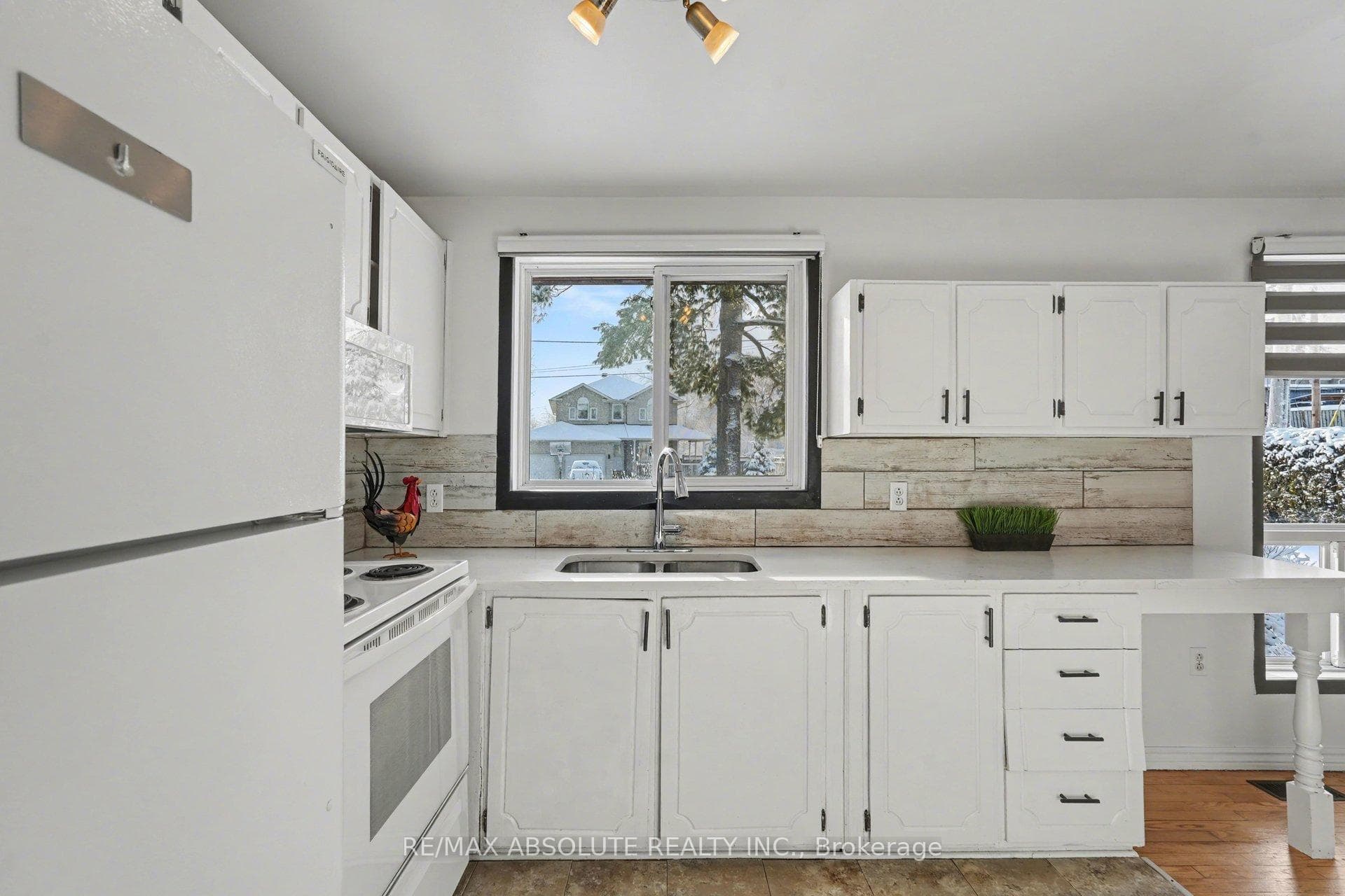 126 Ida Street photo 9