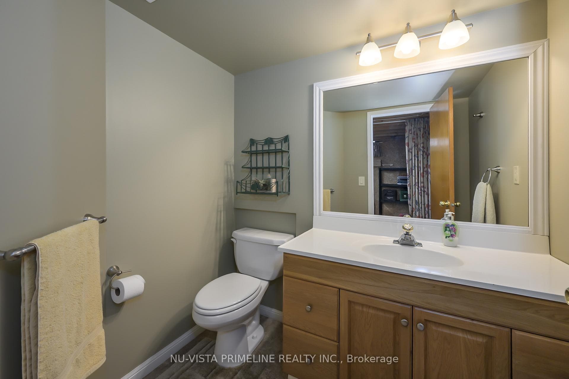 23 Roland Lane photo 37