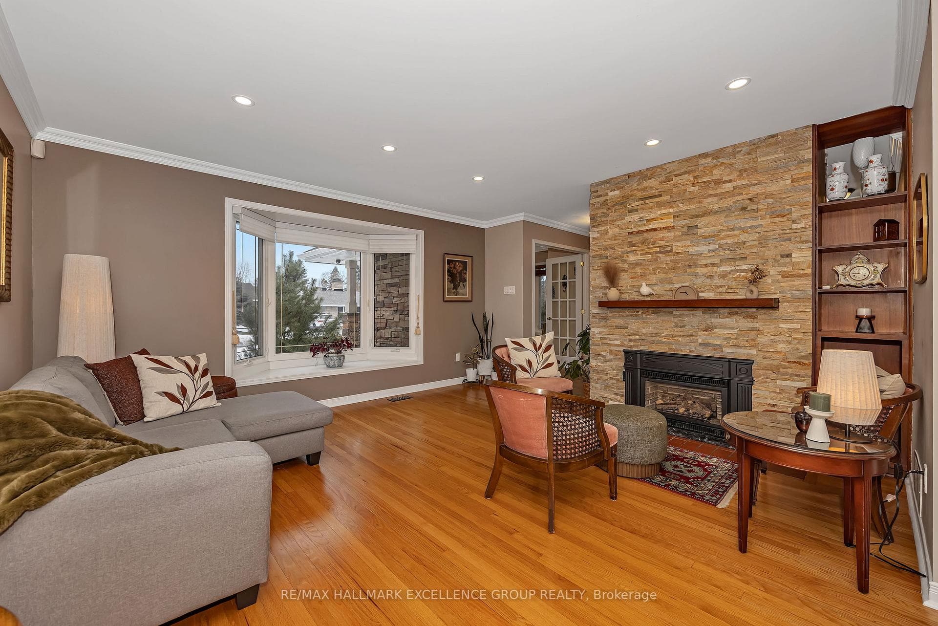 2691 Colman Street photo 4