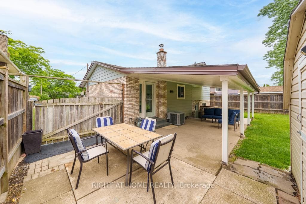 8 Acadia Crescent photo 41