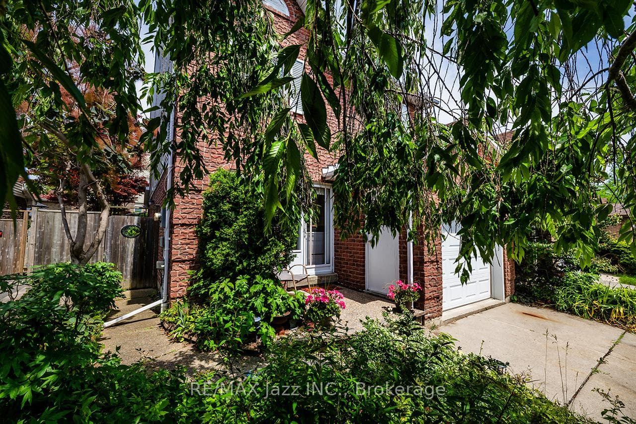 759 Cobblers Court photo 41