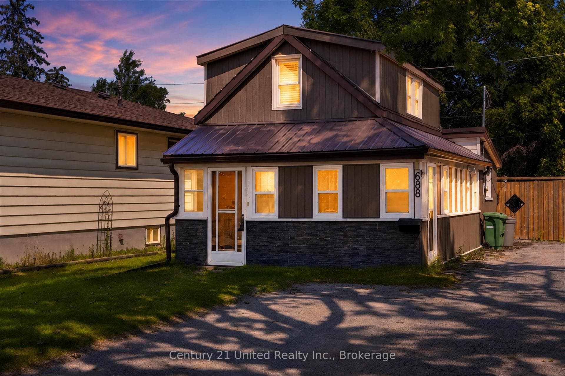 688 St Marys Street photo 1