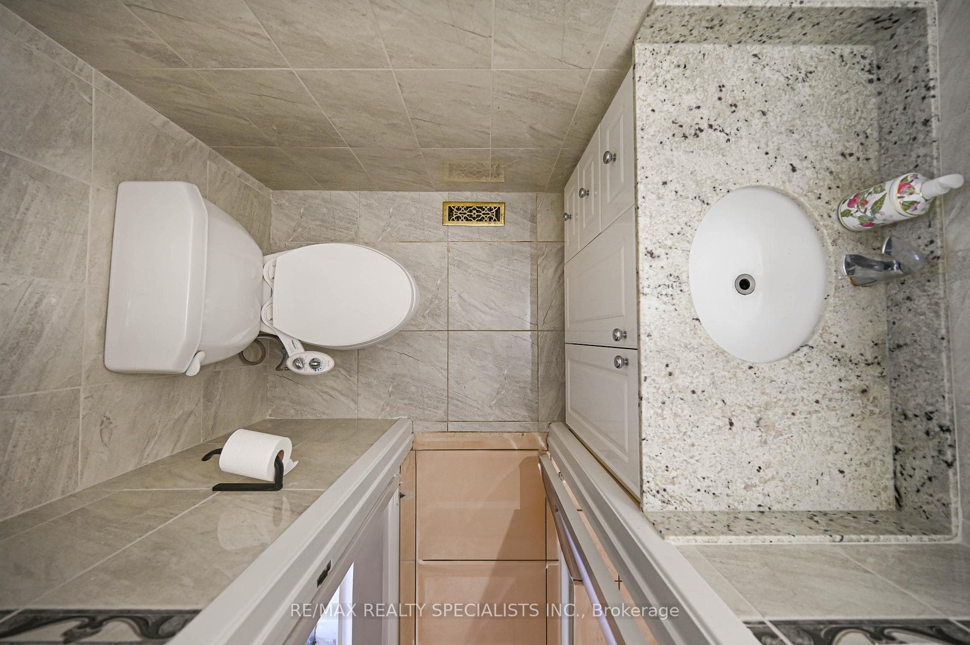 13 Sandringham Court photo 16