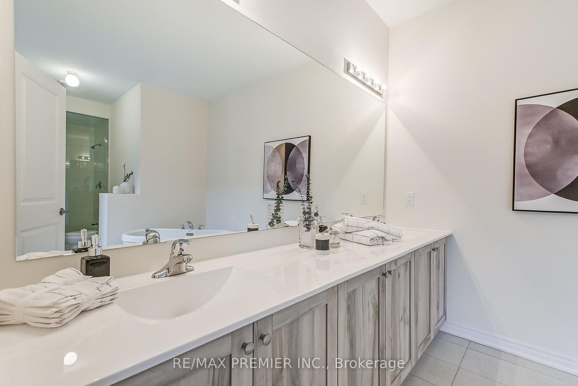 305 Coronation Road photo 31
