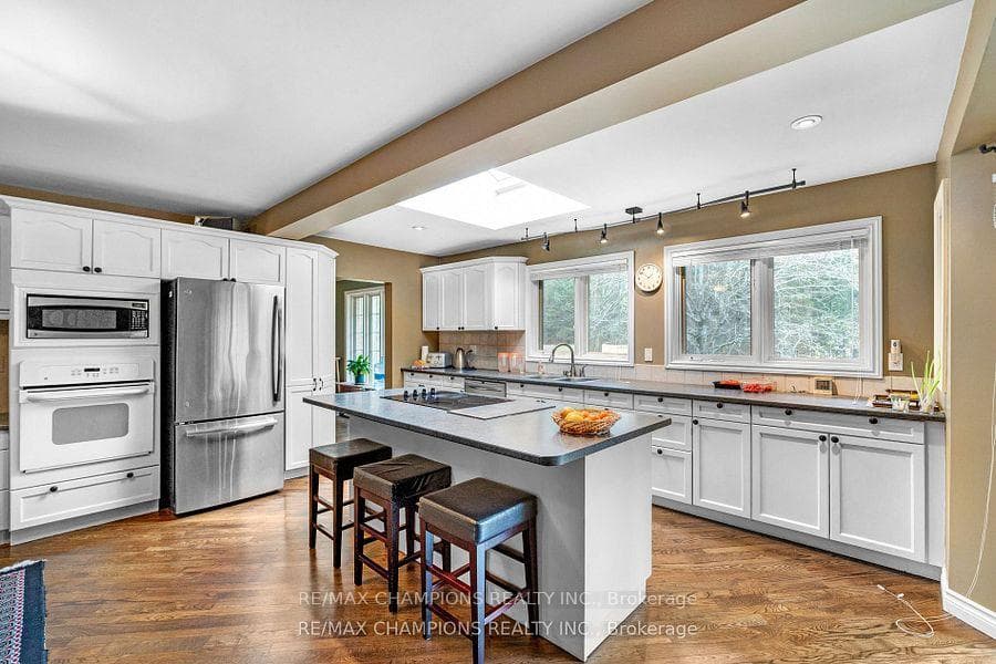 16548 7th Concession Road photo 4