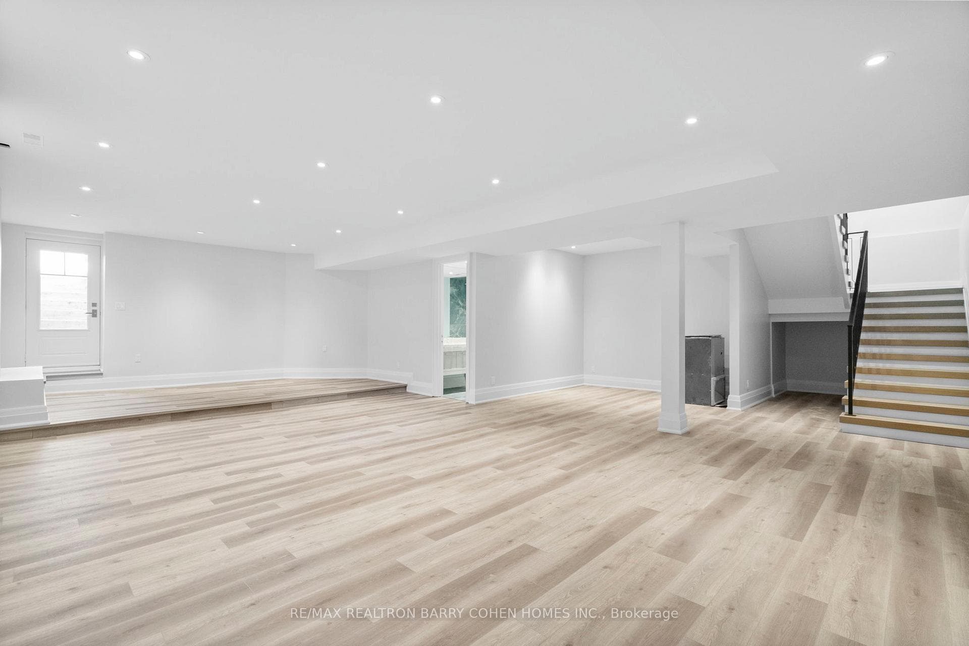 68 Seabreeze Crescent photo 29