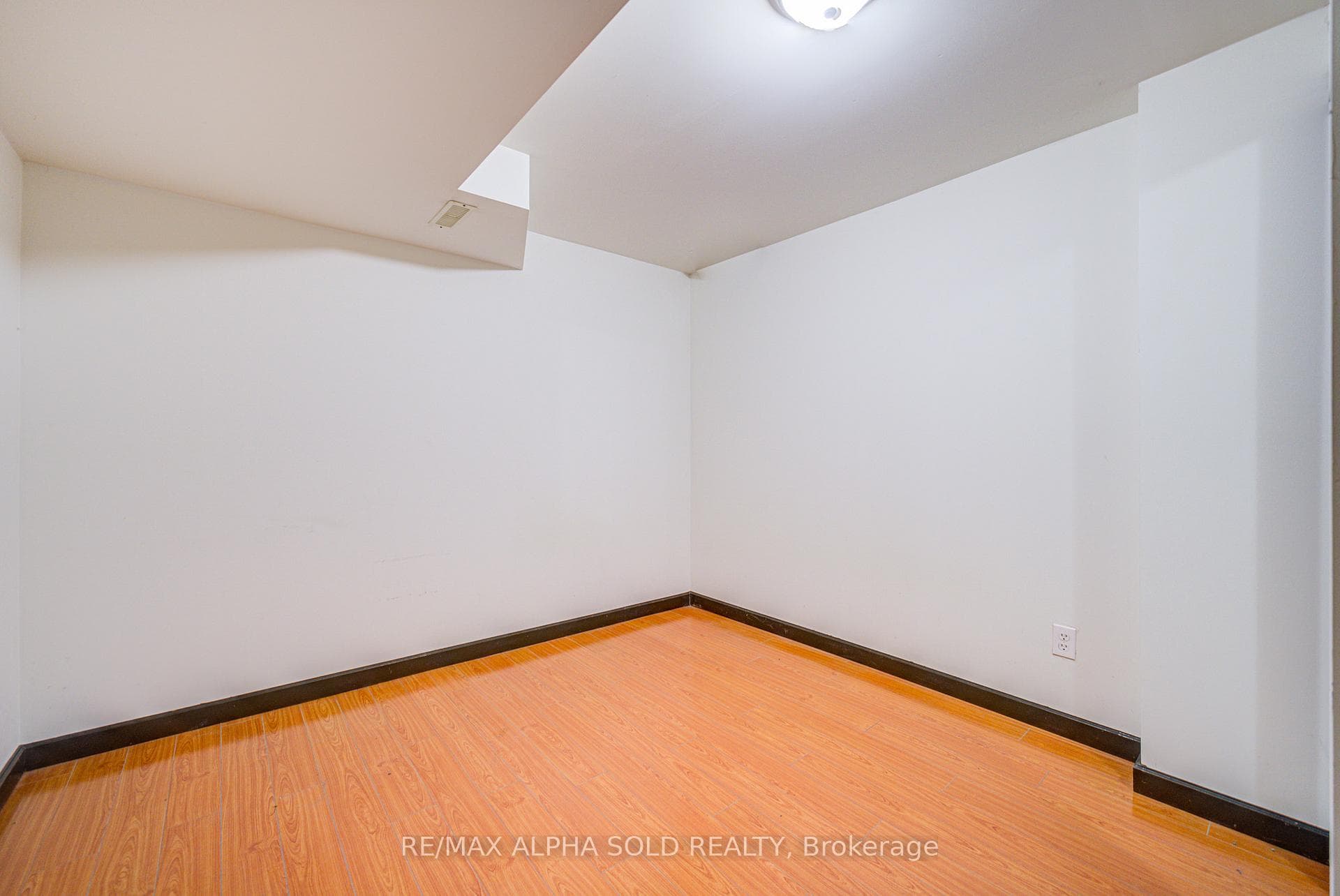 51 Debden Road photo 46