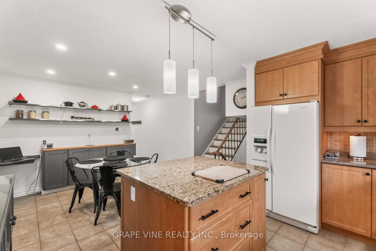 83 Nanook Crescent photo 17