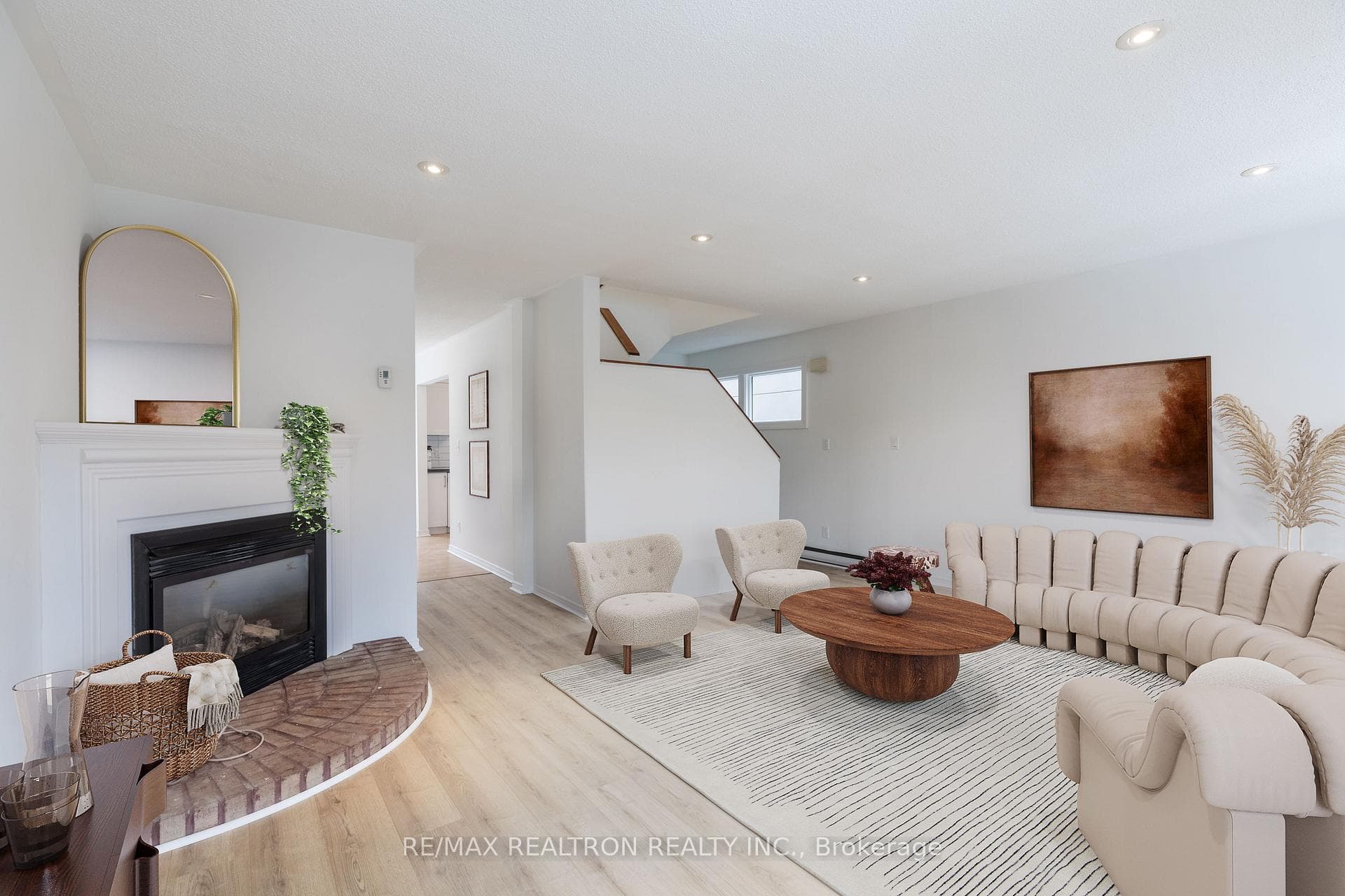 179 Ranleigh Avenue Unit Upper photo 2