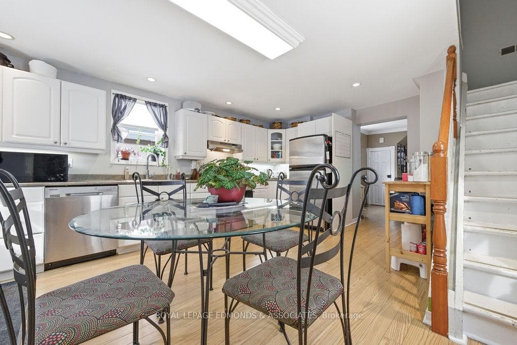 408 Moffat Street photo 13