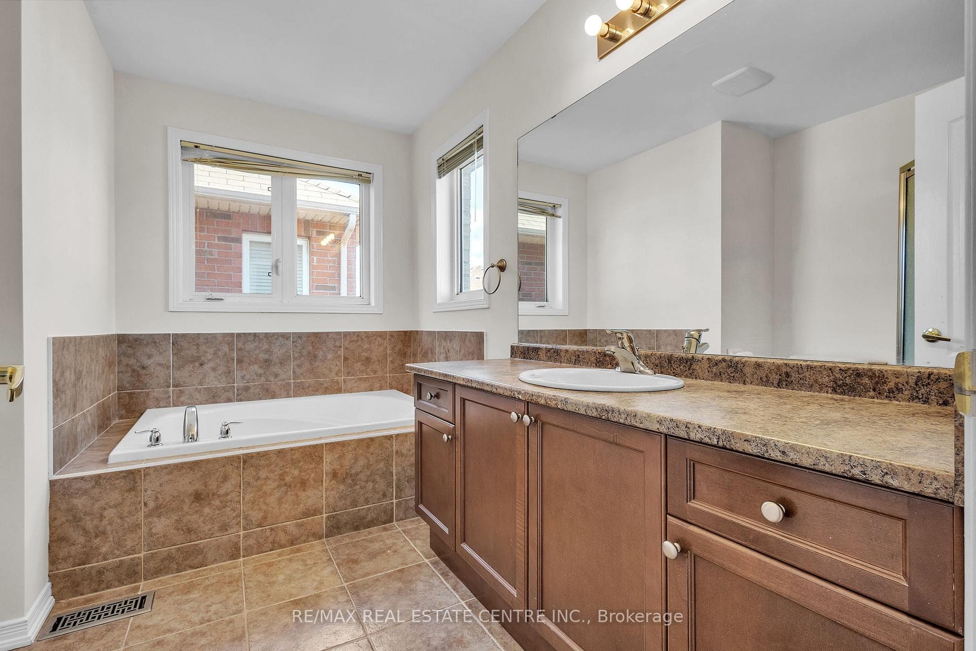 86 Glendarling Crescent photo 22