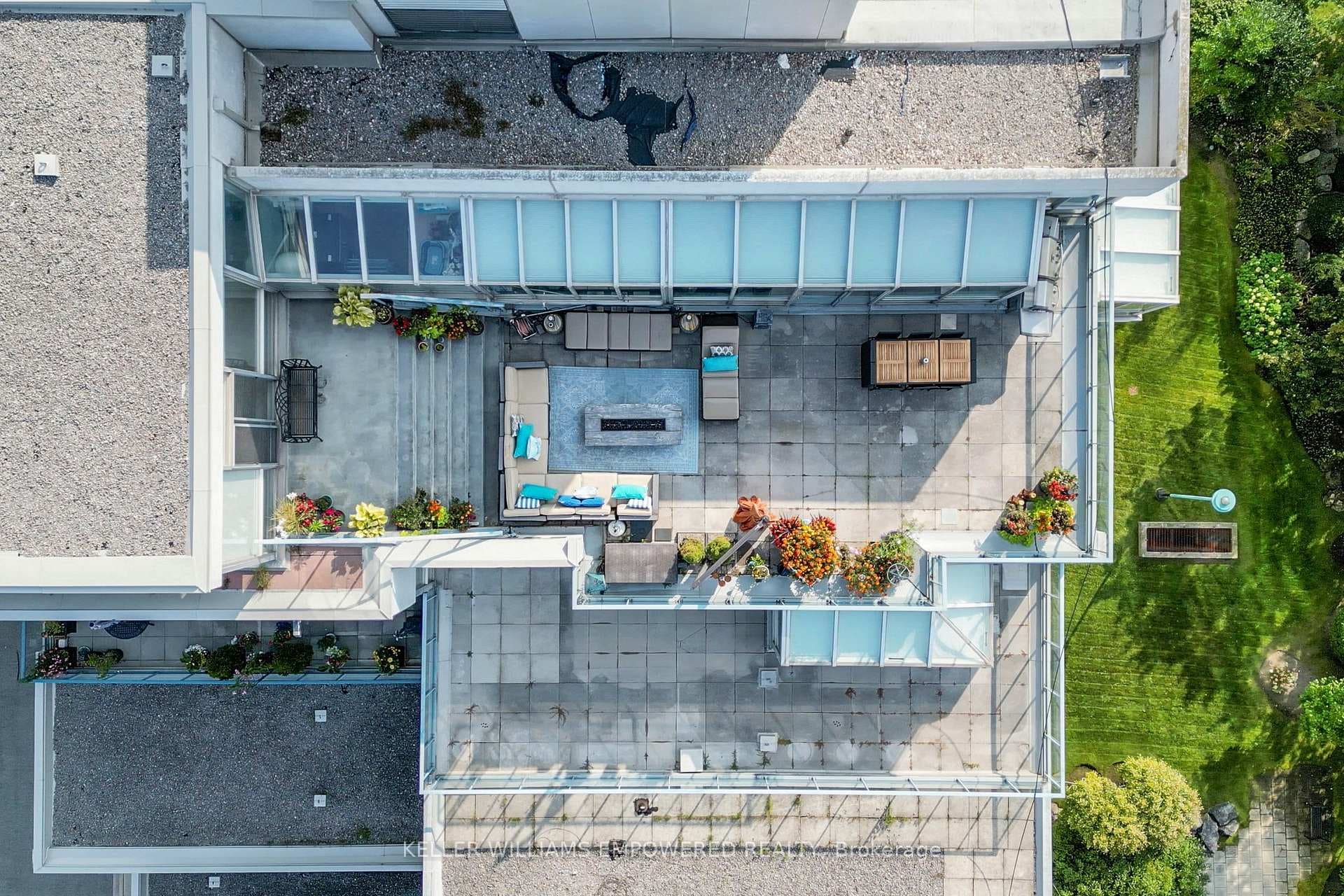 Unwind on your vast 850 sq ft terrace