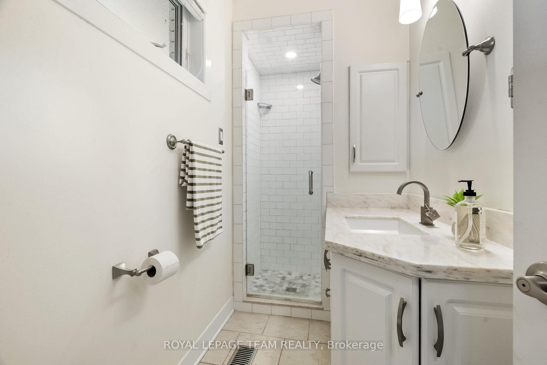 5409 Riverside Crescent photo 22