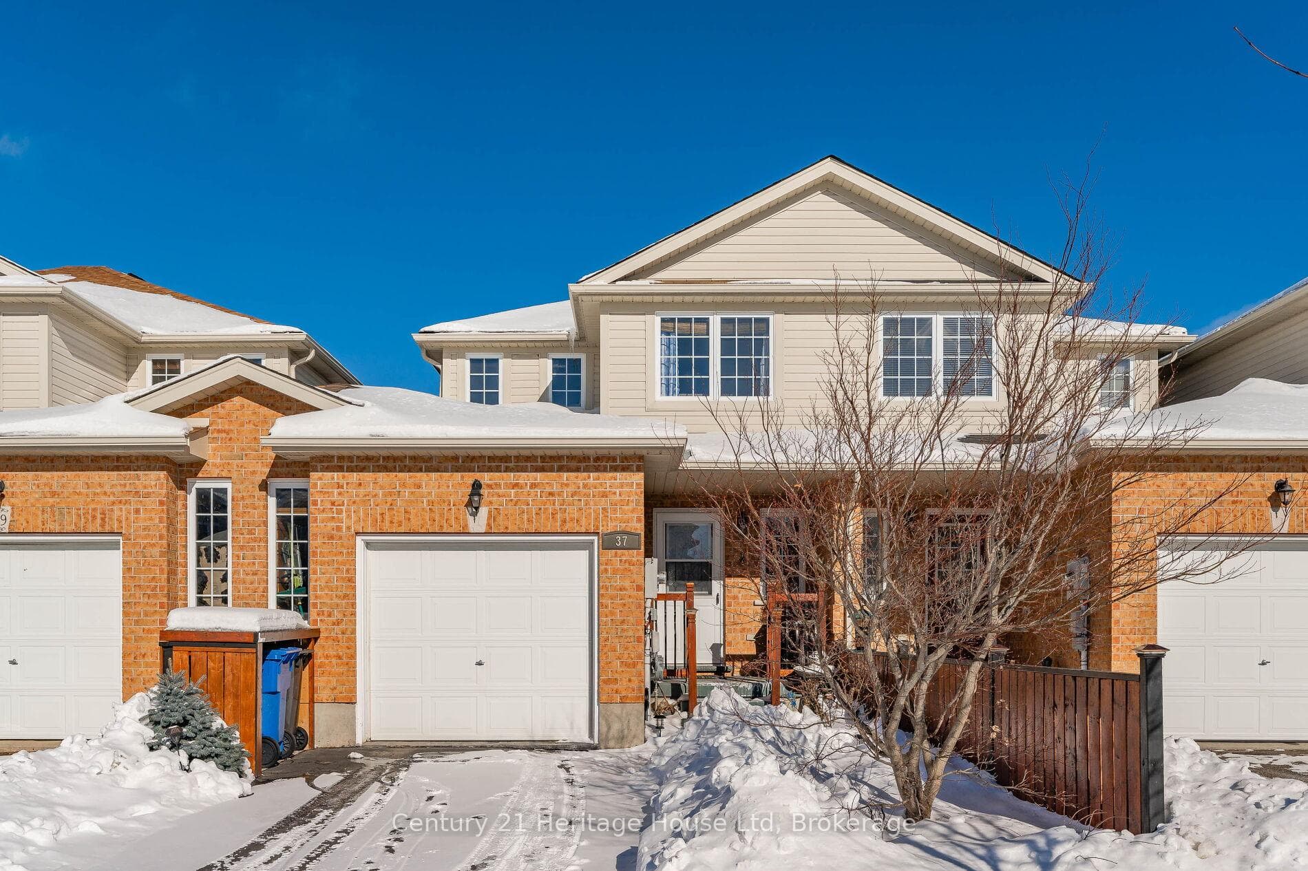 37 Hasler Crescent photo 1