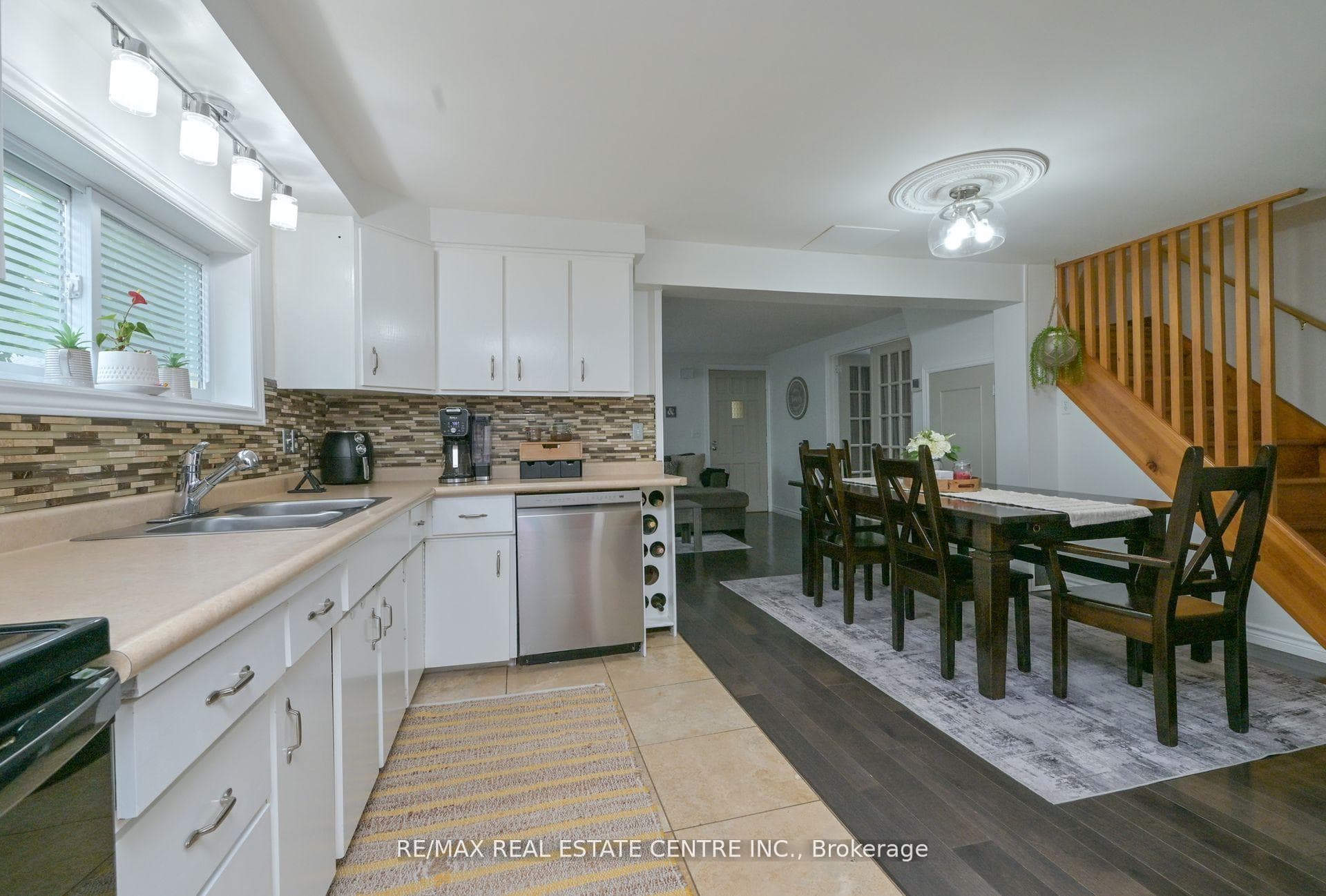 163 Daniel Street photo 9