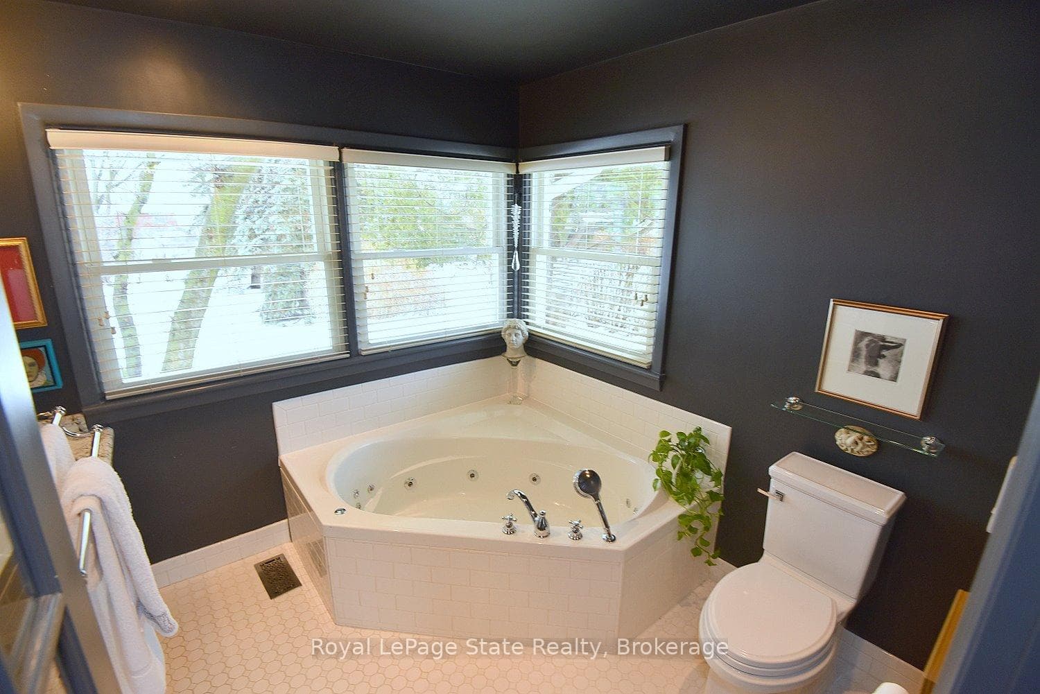 105 Overdale Avenue photo 44