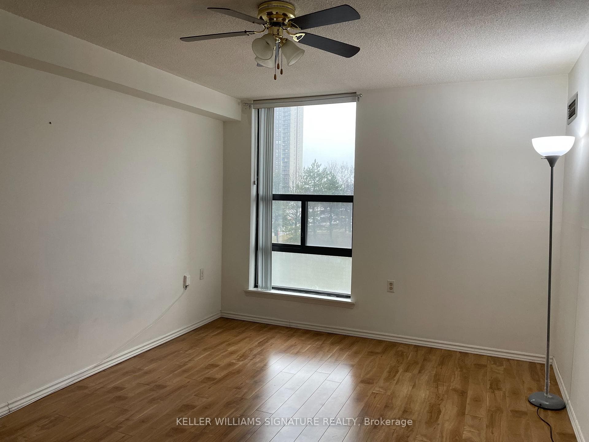 18 Knightsbridge Road Unit 406 photo 11
