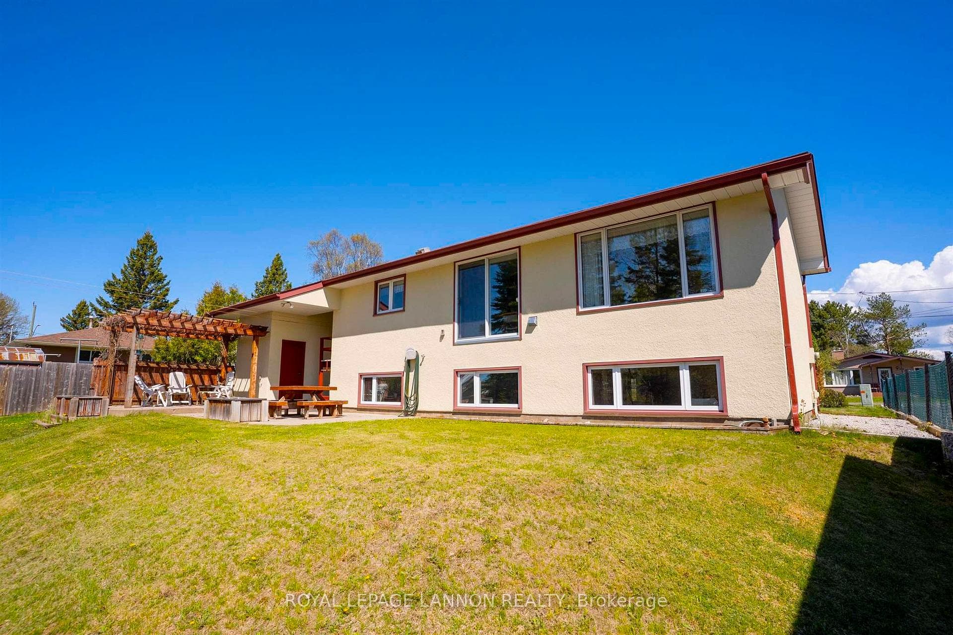 429 Elliott Street photo 48