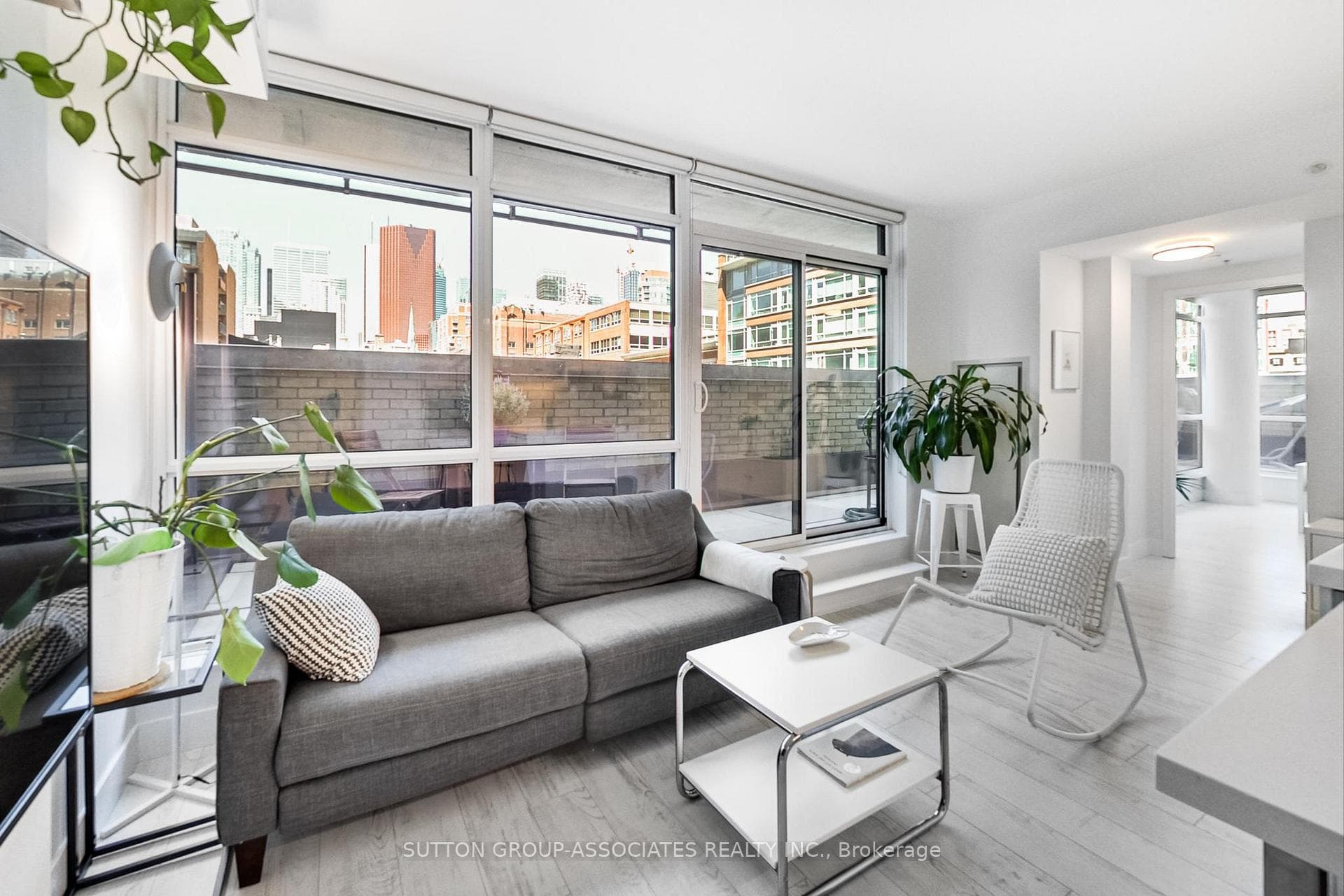 39 Sherbourne Street Unit 407 photo 4