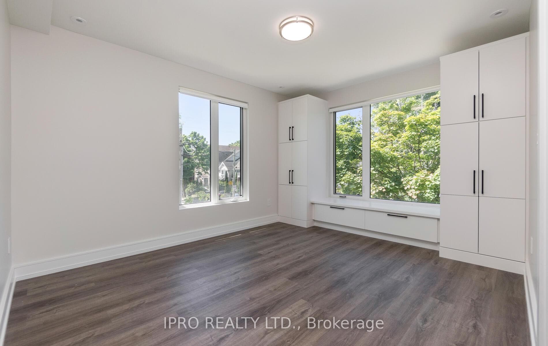 109 Rhodes Avenue Unit 3 photo 17