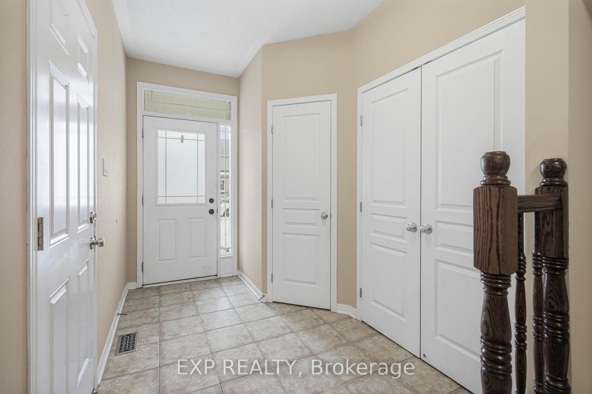705 Regiment Avenue photo 3