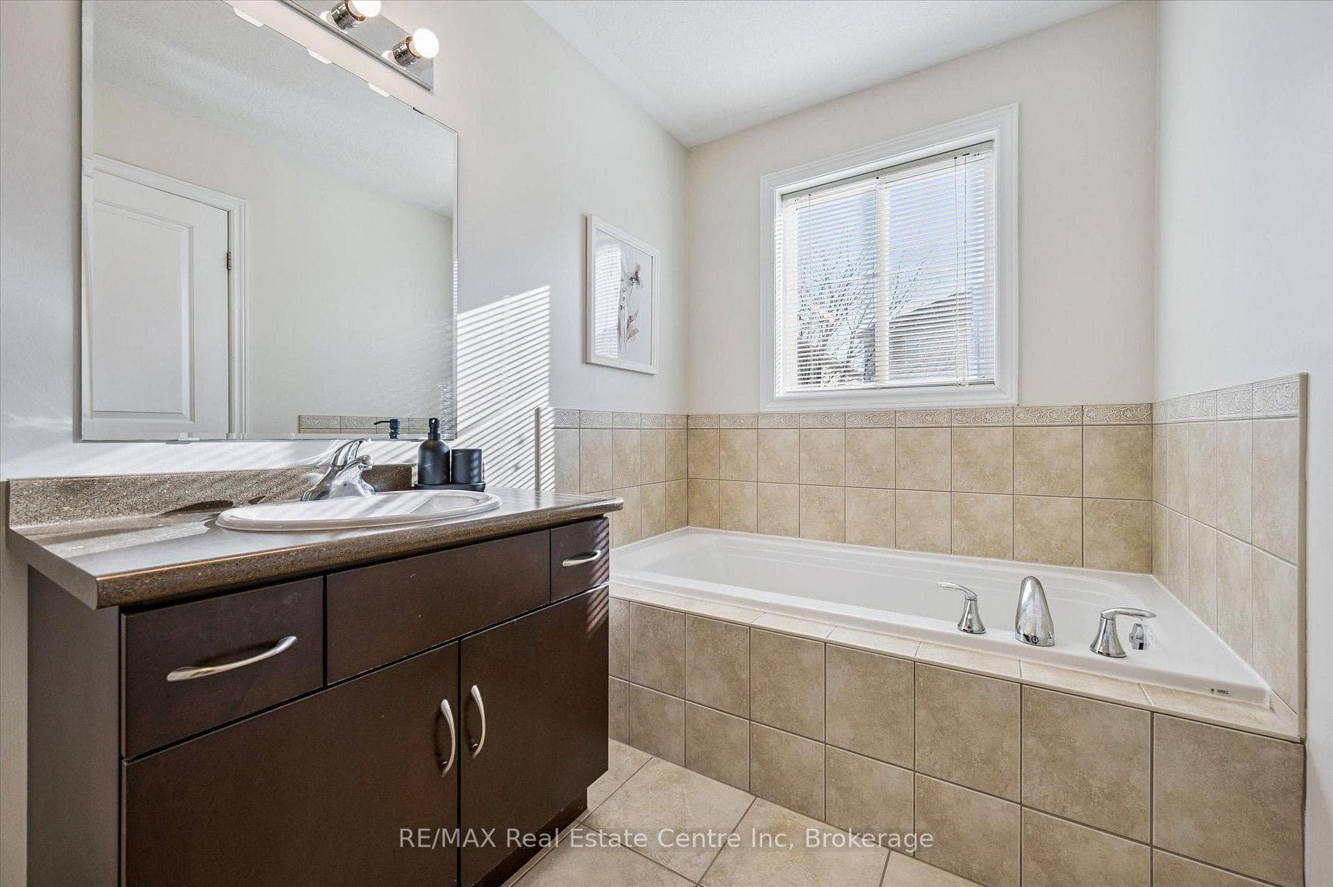 30 Vipond Street photo 9