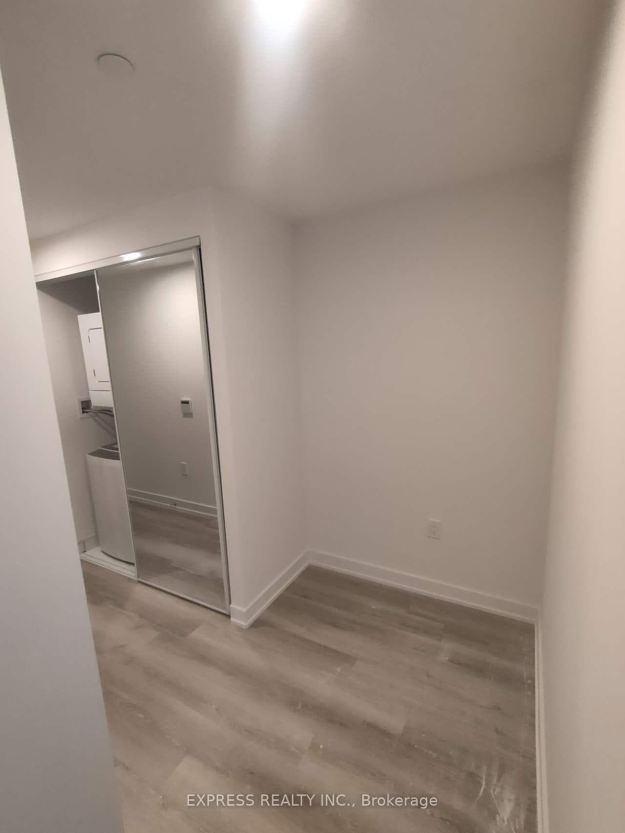 238 Simcoe Street Unit 806 photo 5
