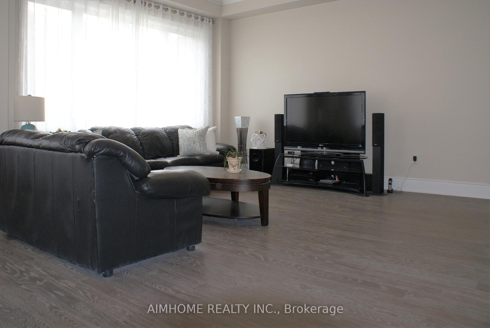 39 Scrivener Drive photo 9