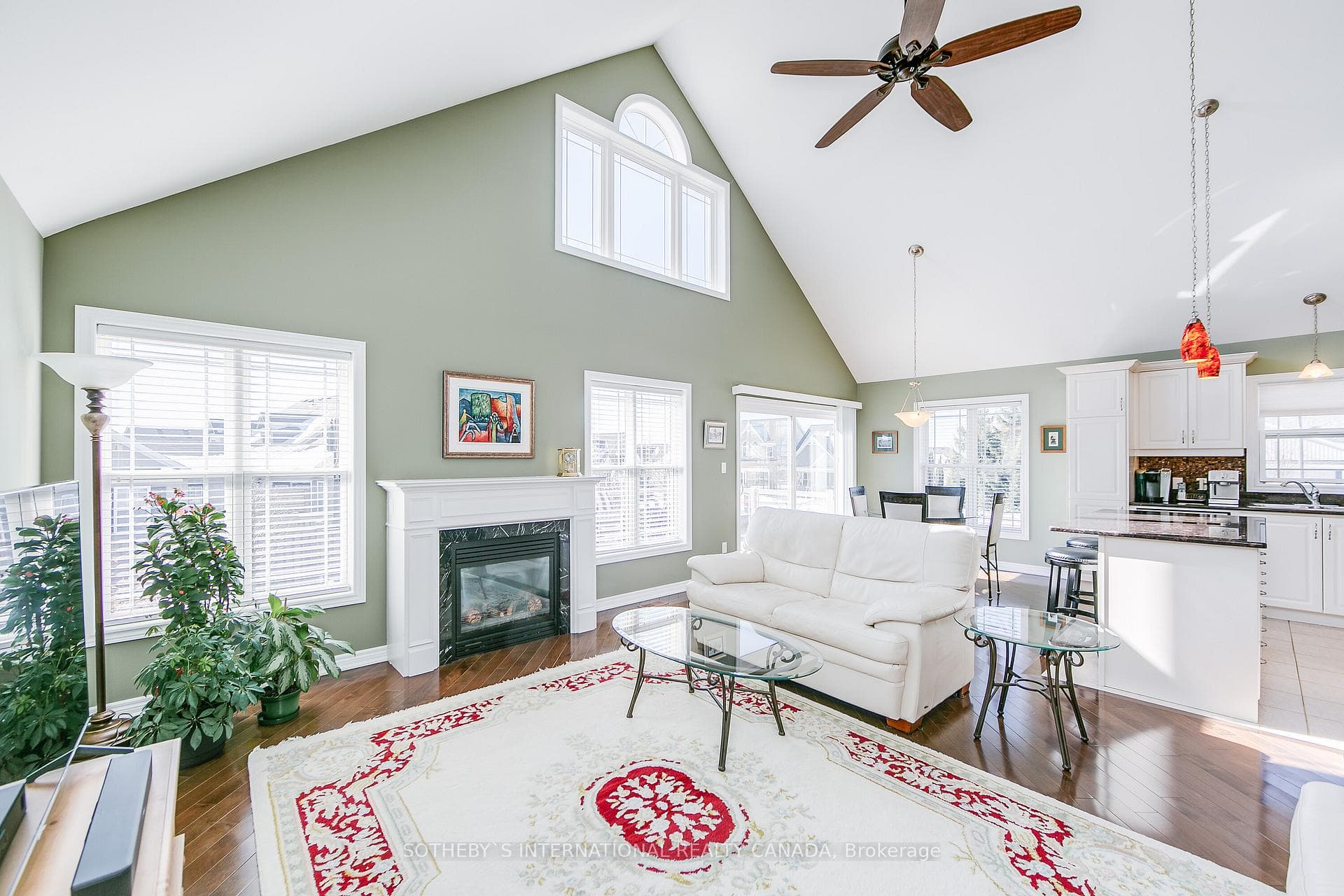 409 Lakeshore Road photo 10