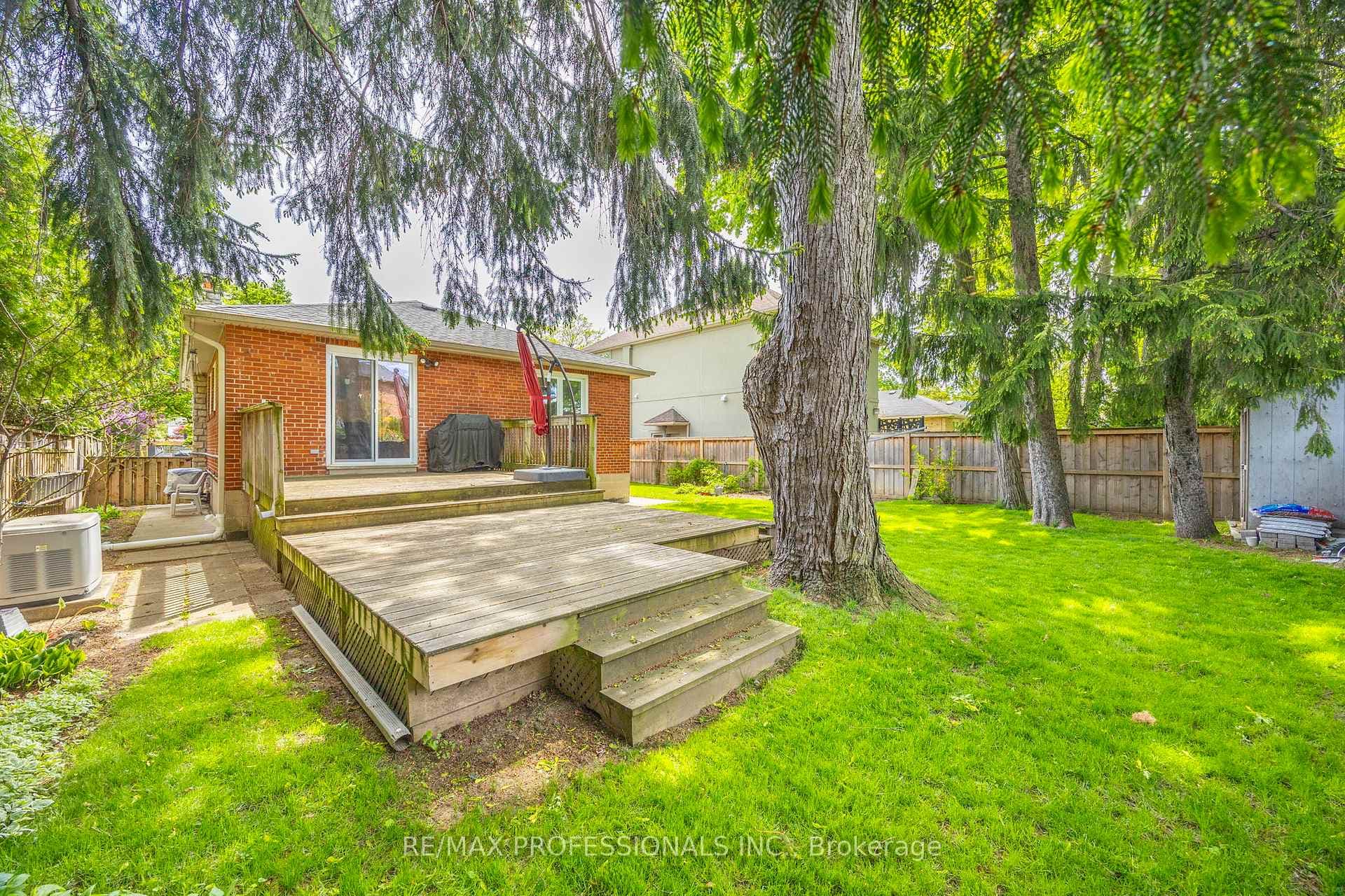 4 Beaverbrook Avenue photo 37
