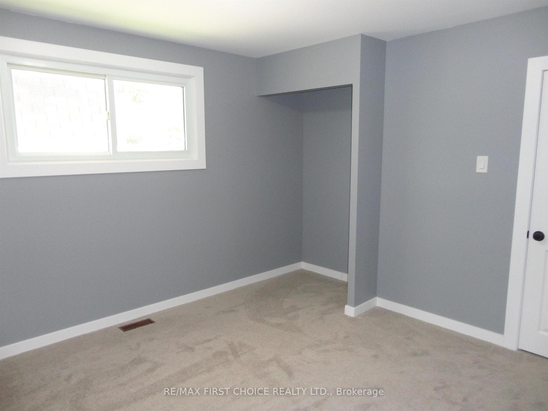 553 Strand Avenue photo 13