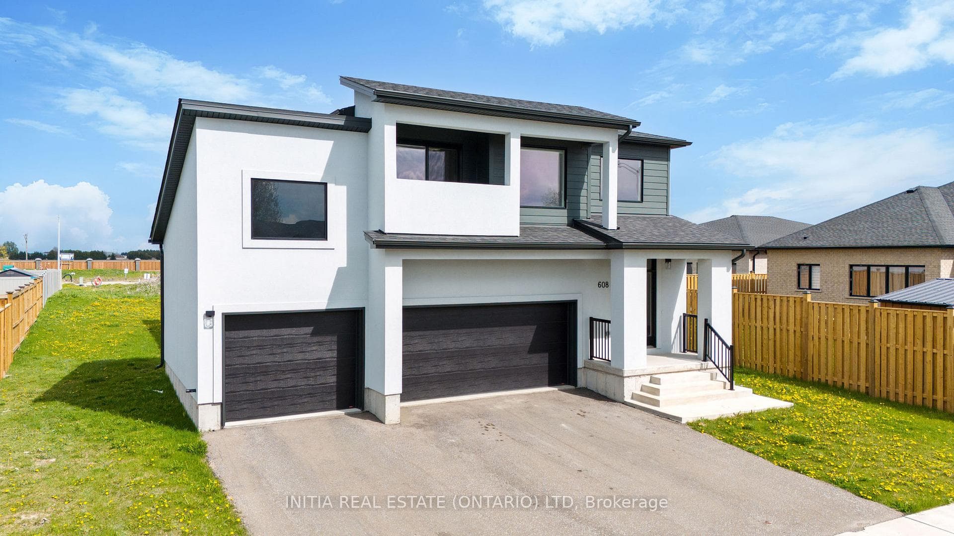 608 Sweetbay Crescent photo 2