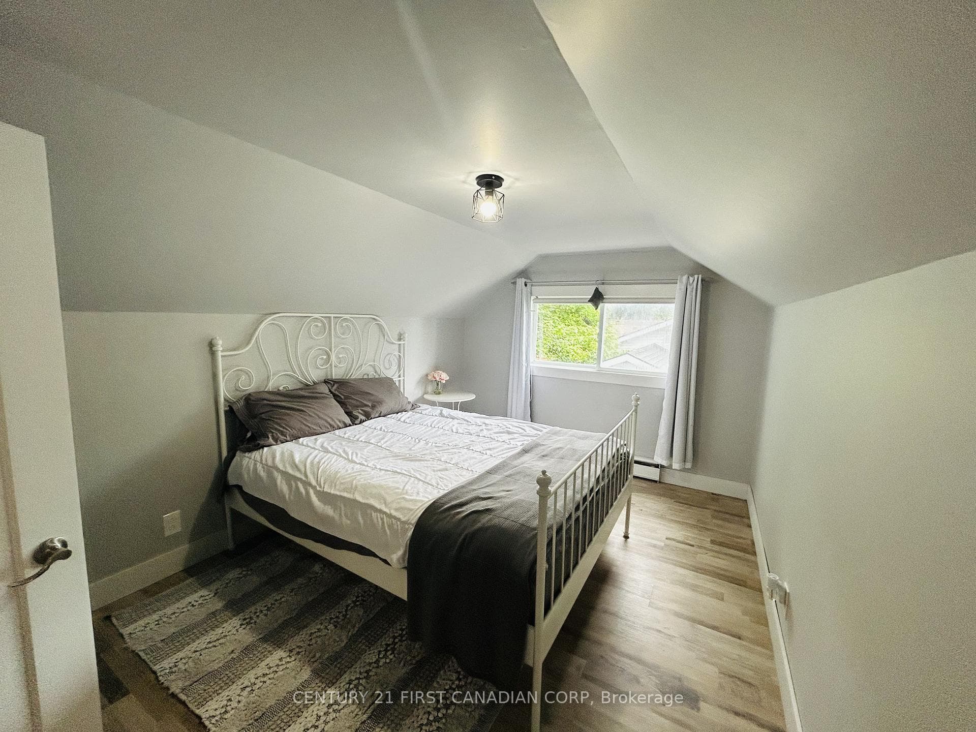 121 WELLINGTON Street photo 21