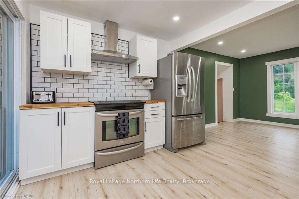 490 MAPLE Road photo 23