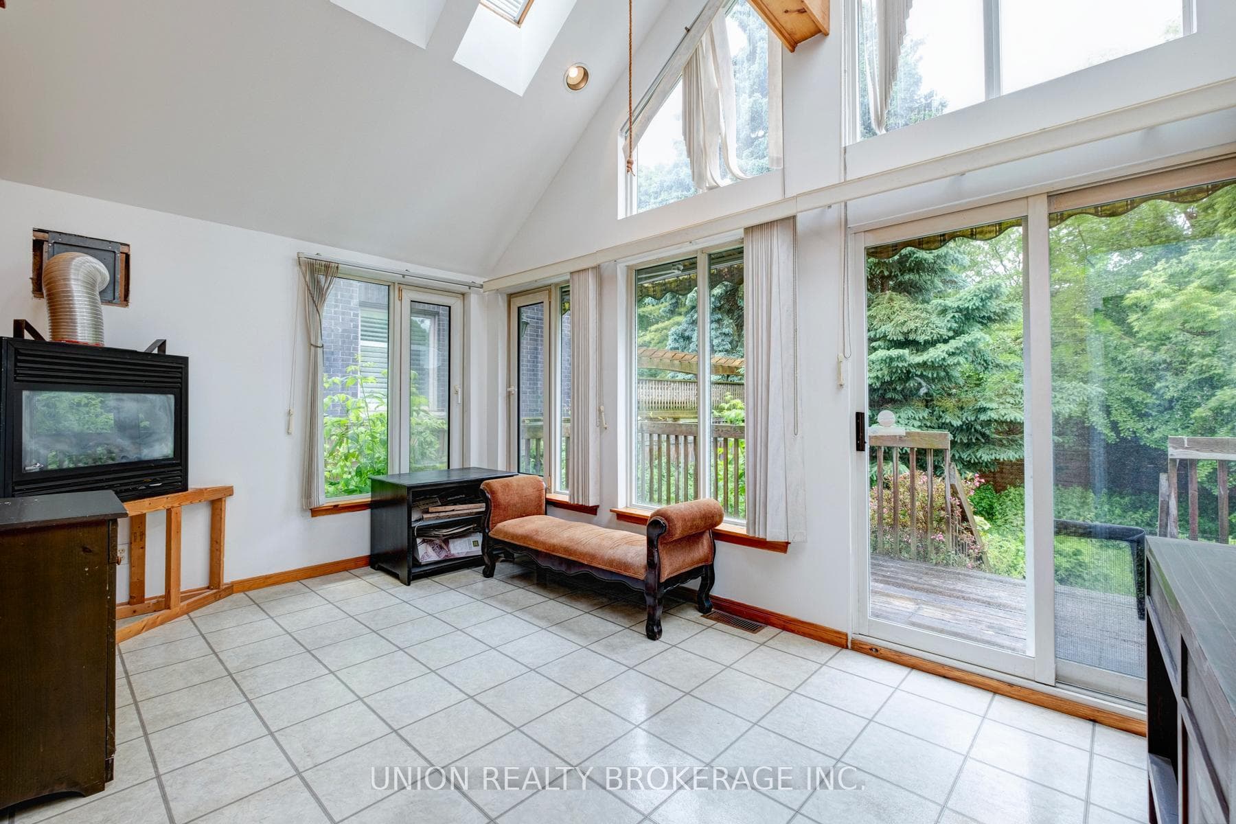 40 Red Deer Avenue photo 11
