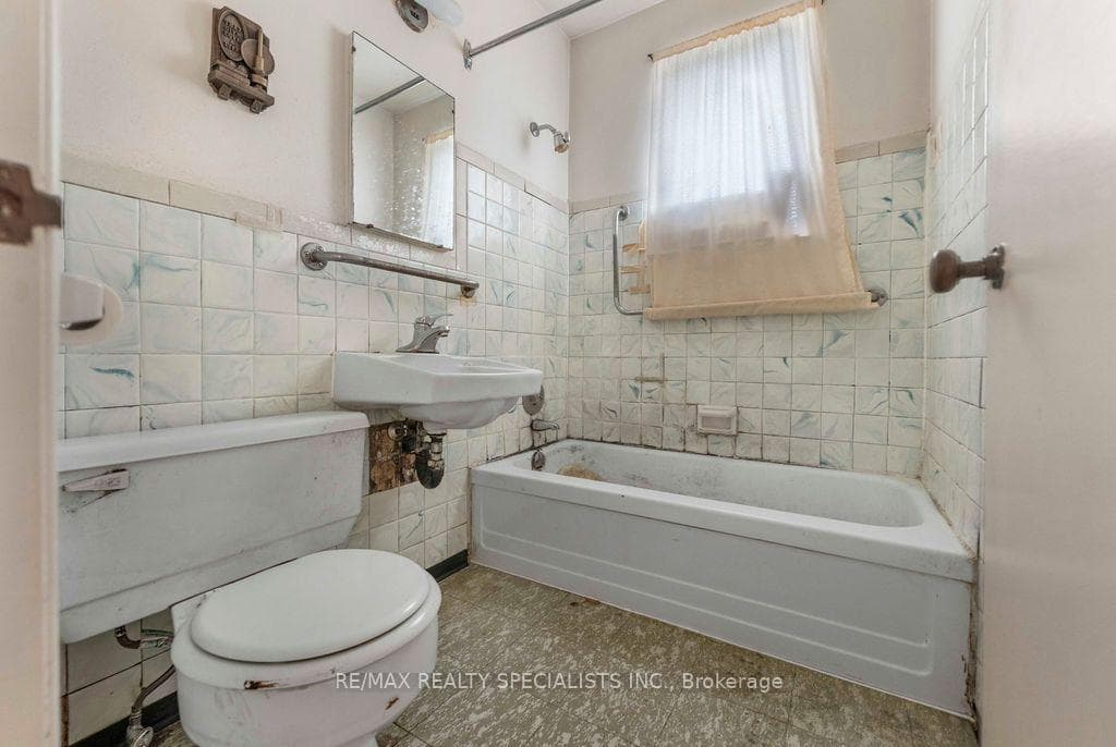 122 Cordella Avenue photo 17