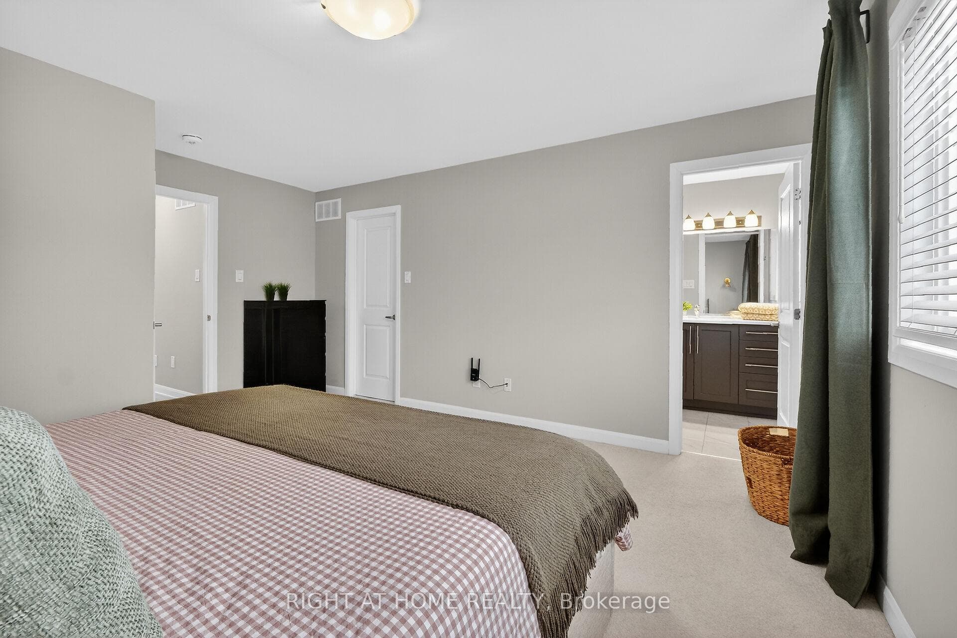 577 Decoeur Drive photo 29