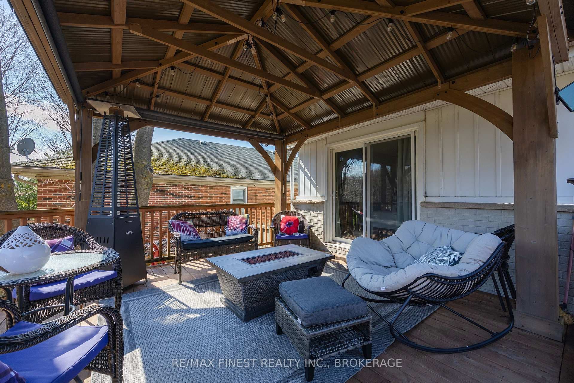 316 Glengarry Road photo 8