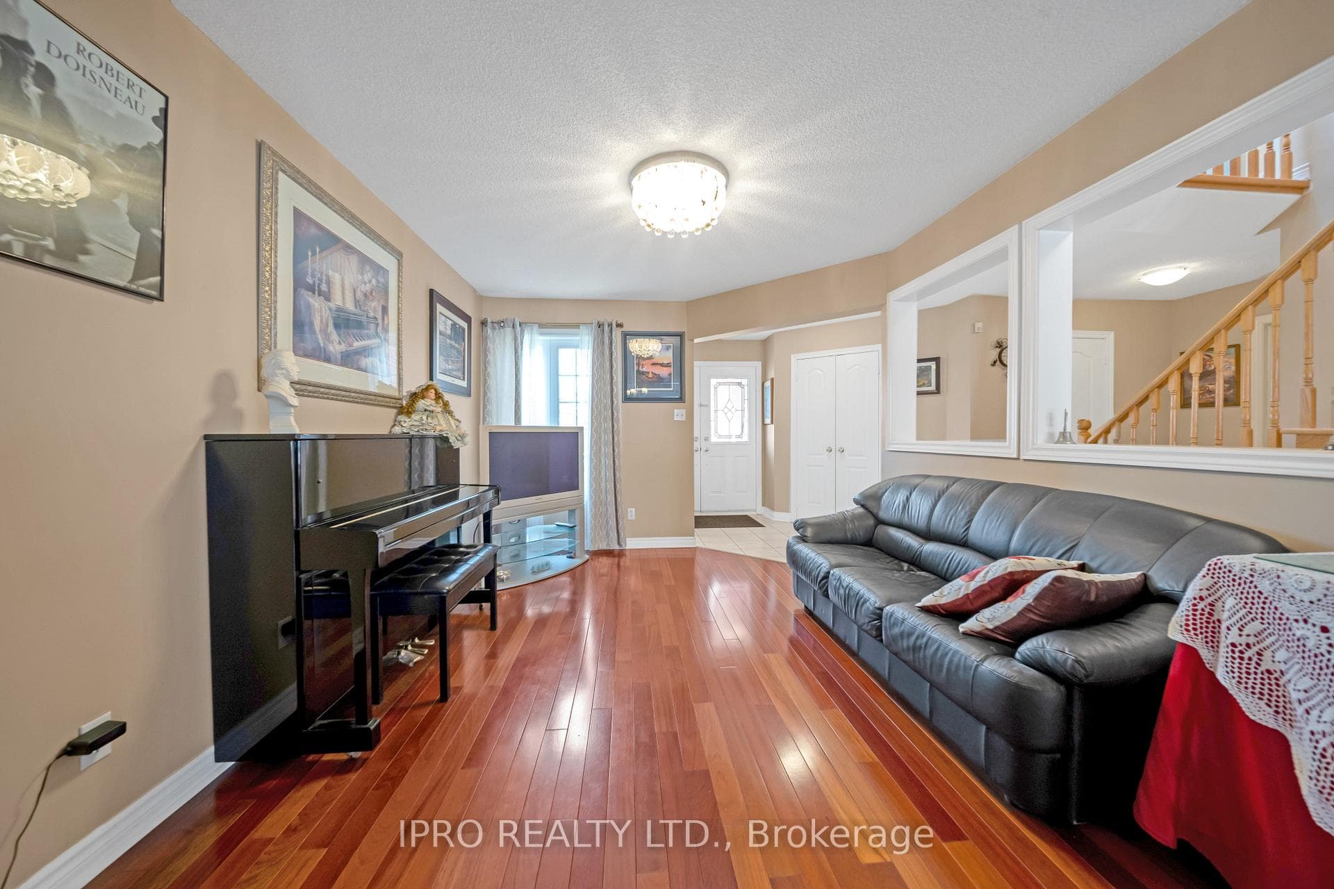51 Tipton Crescent photo 8