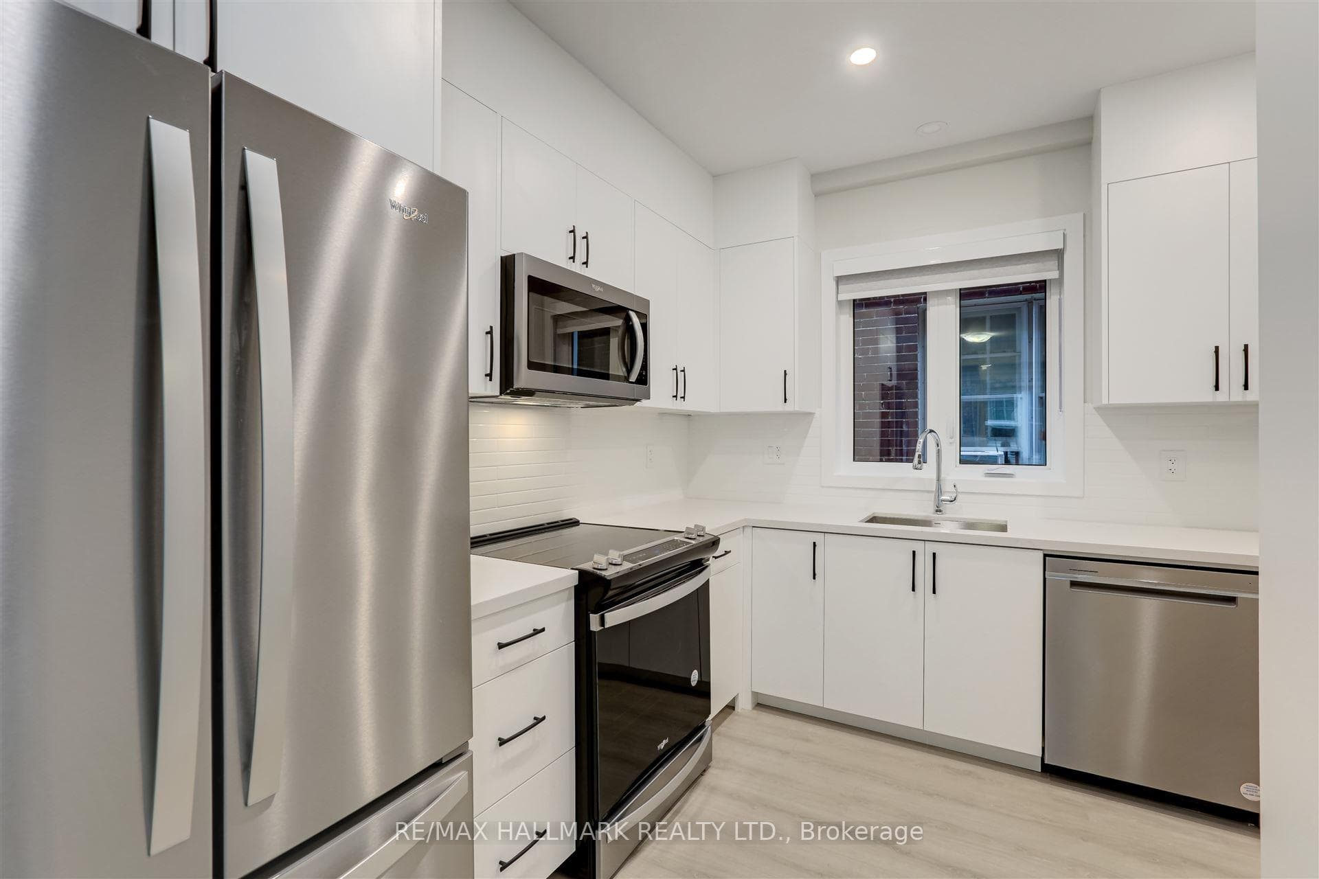 979 Avenue Road Unit Main photo 7