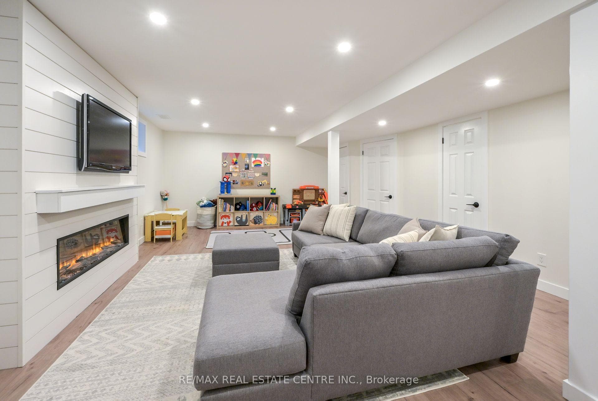 111 Chalmers Street photo 25