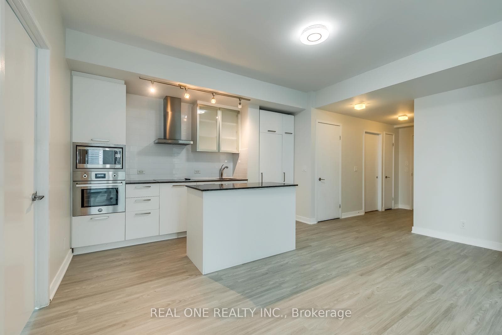 14 York Street Unit 3103 photo 11