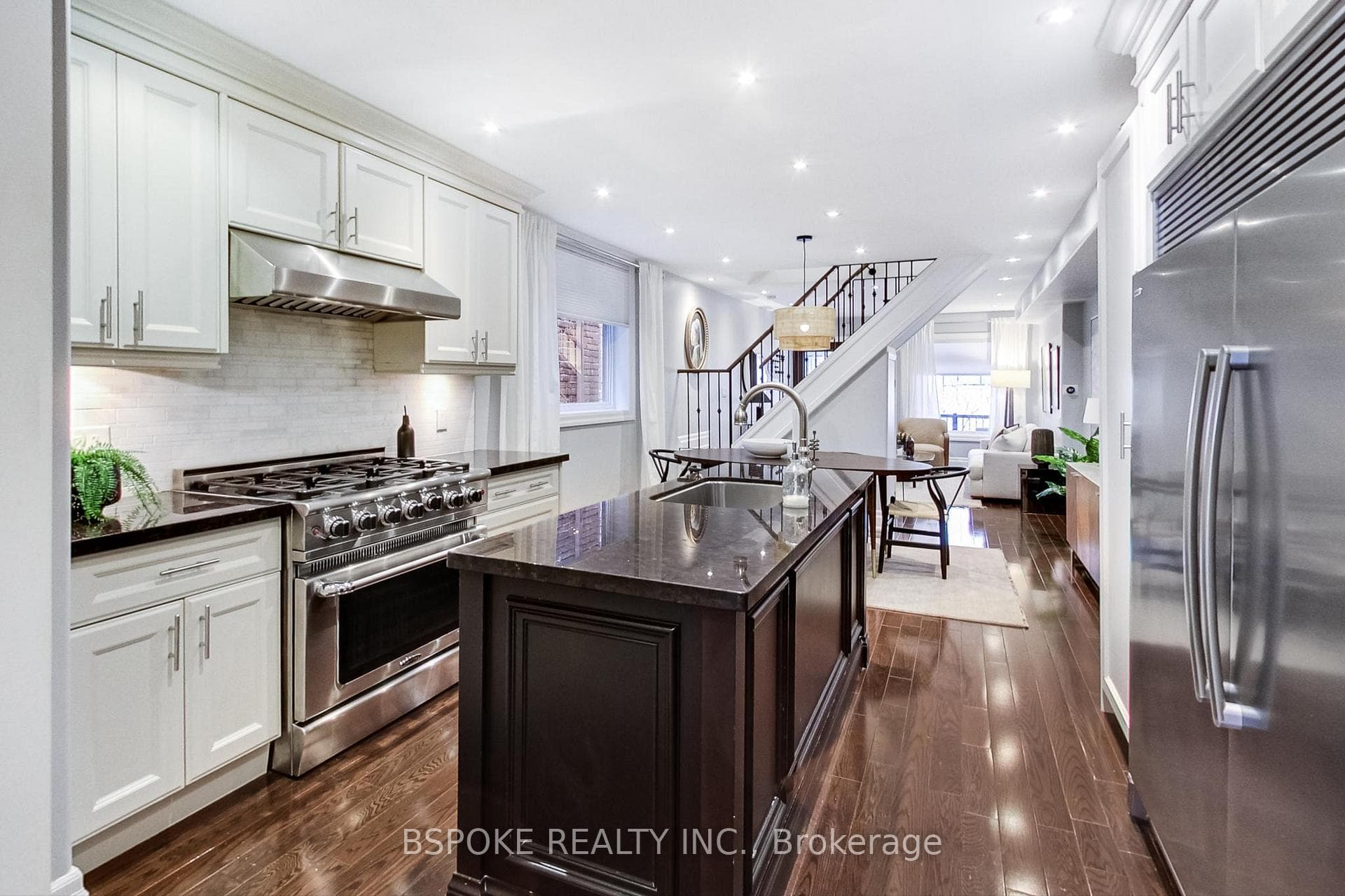 831 Dupont Street photo 17