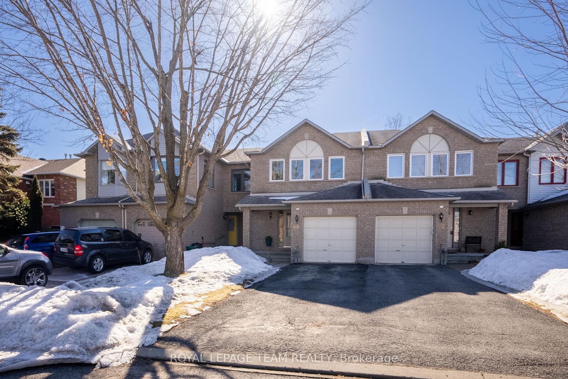 64 Westpointe Crescent photo 2