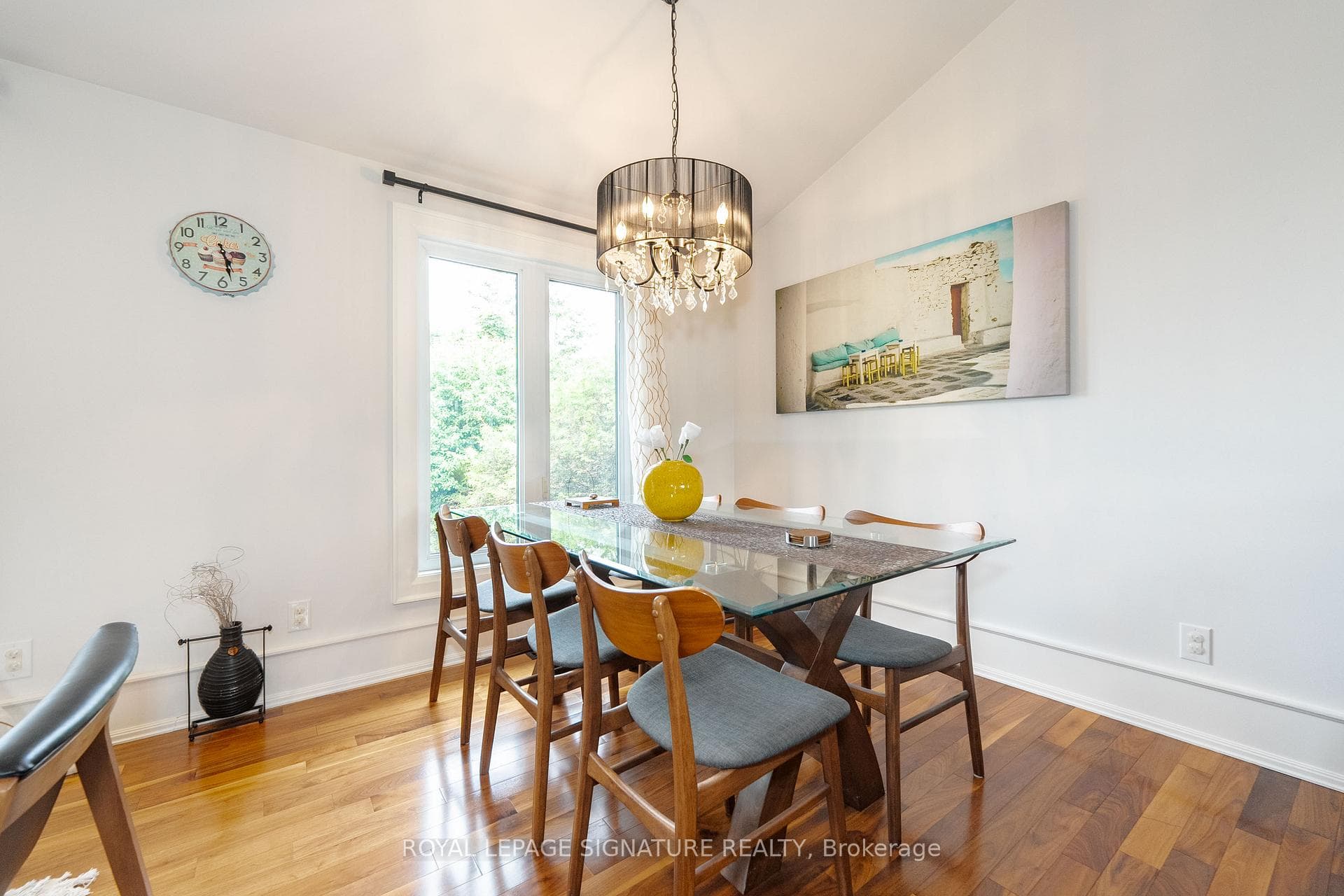 725 Leaside Street photo 9
